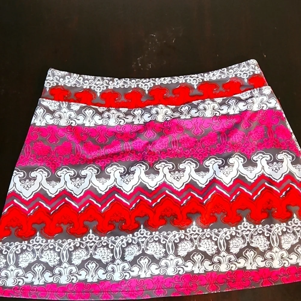 Tranquility Skort Women's Sz medium Red Pink White Gray Active Pull On Stretch